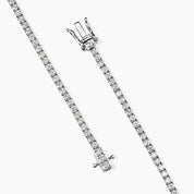 2 mm moissanite tennis bracelet in white gold vermeil, clasp detail.