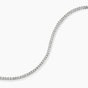 2 mm moissanite tennis bracelet in white gold vermeil, close-up detail.