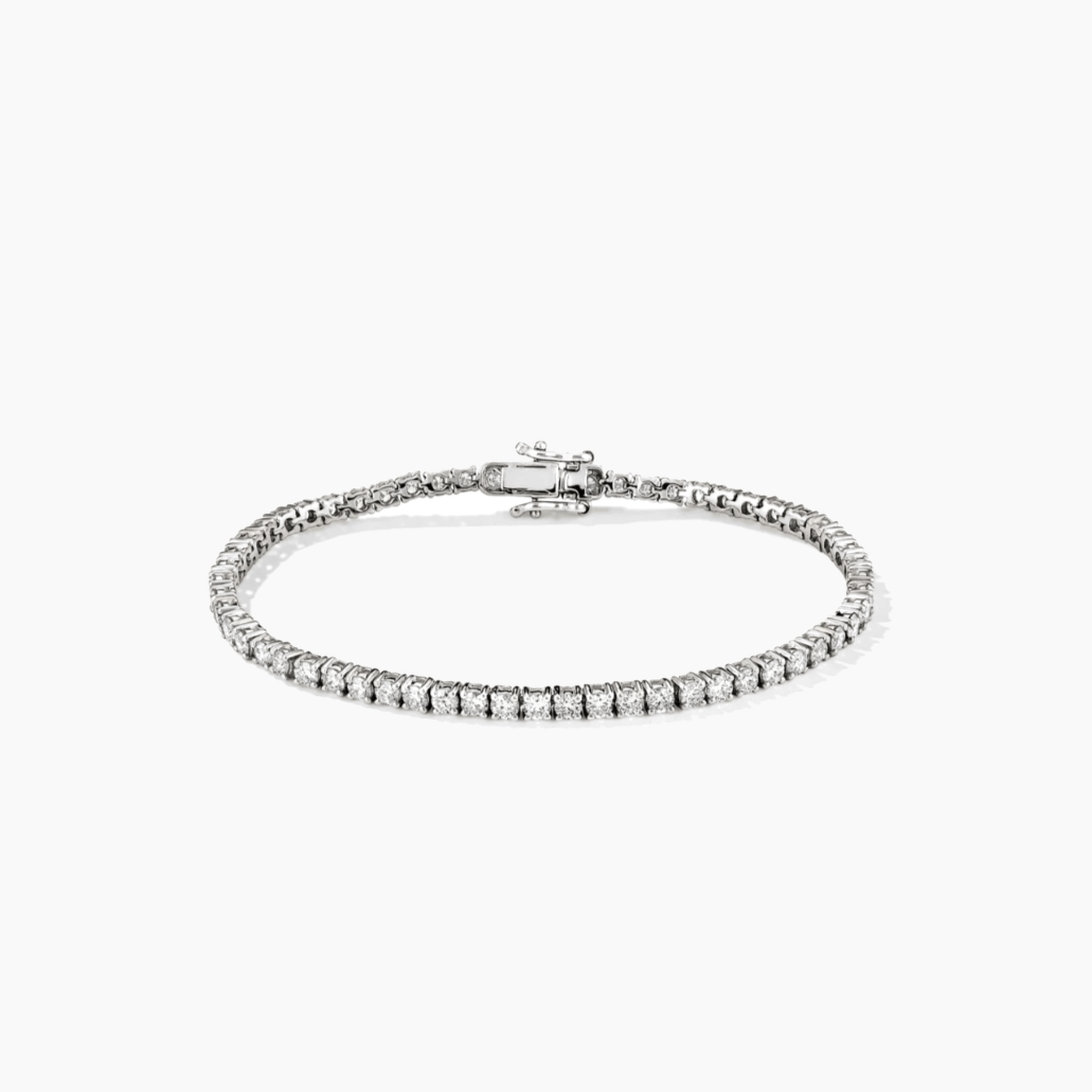 3 mm moissanite tennis bracelet in white gold vermeil, closed view.