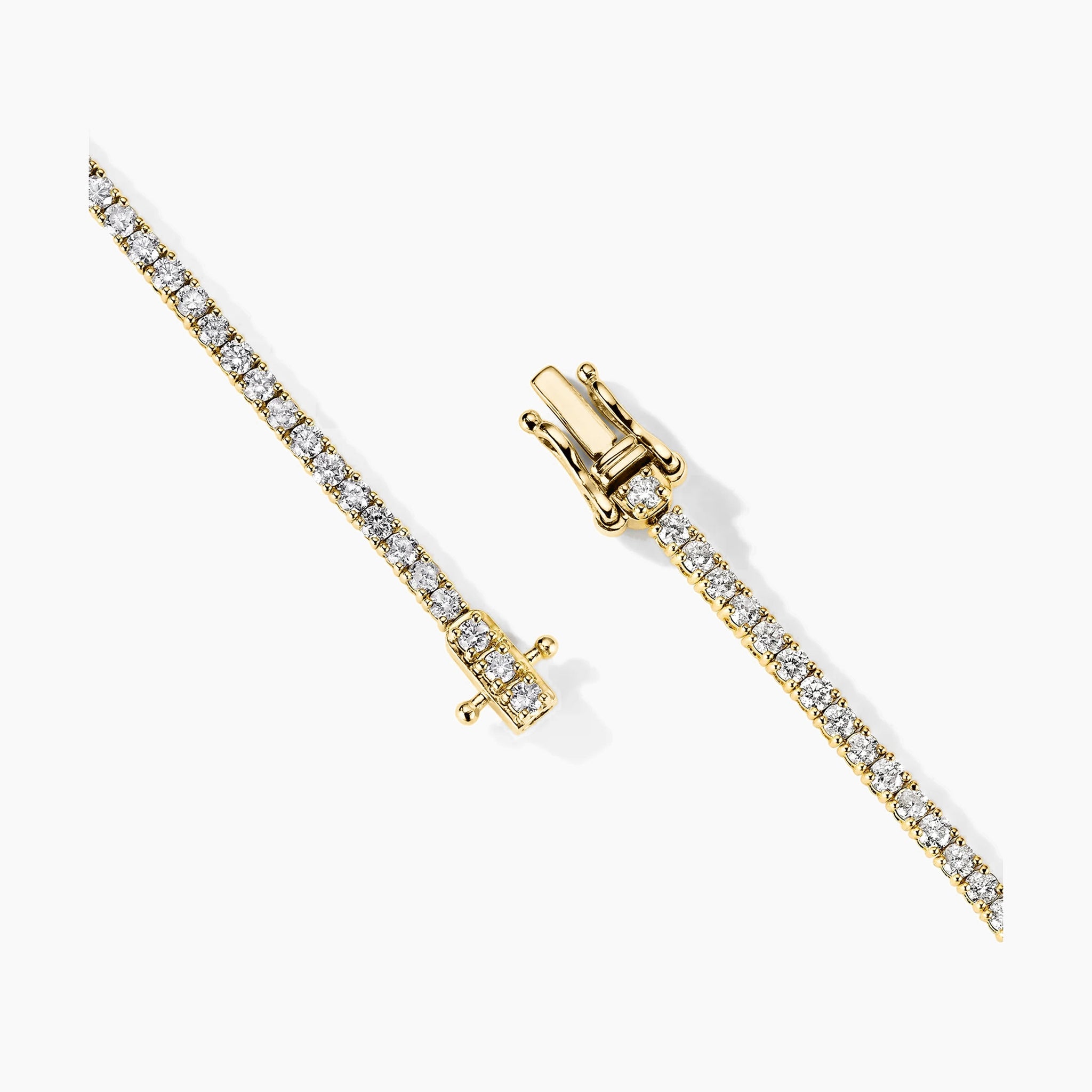 3 mm moissanite tennis bracelet in yellow gold vermeil, clasp detail.