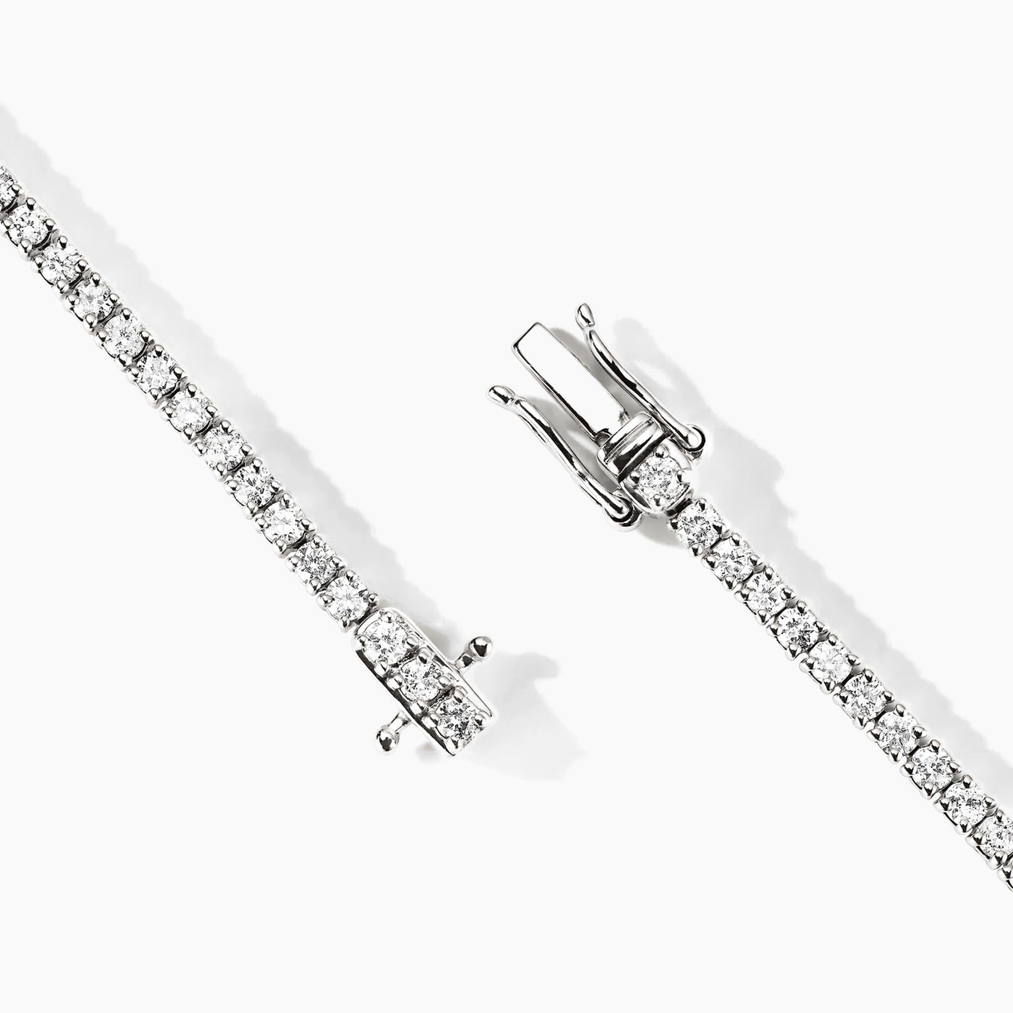 3 mm moissanite tennis necklace in white gold vermeil, clasp detail.