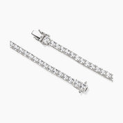 4 mm moissanite tennis bracelet in white gold vermeil, clasp detail.