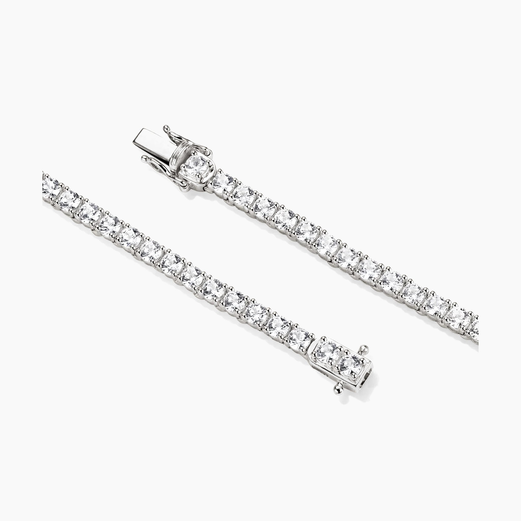 4 mm moissanite tennis bracelet in white gold vermeil, clasp detail.