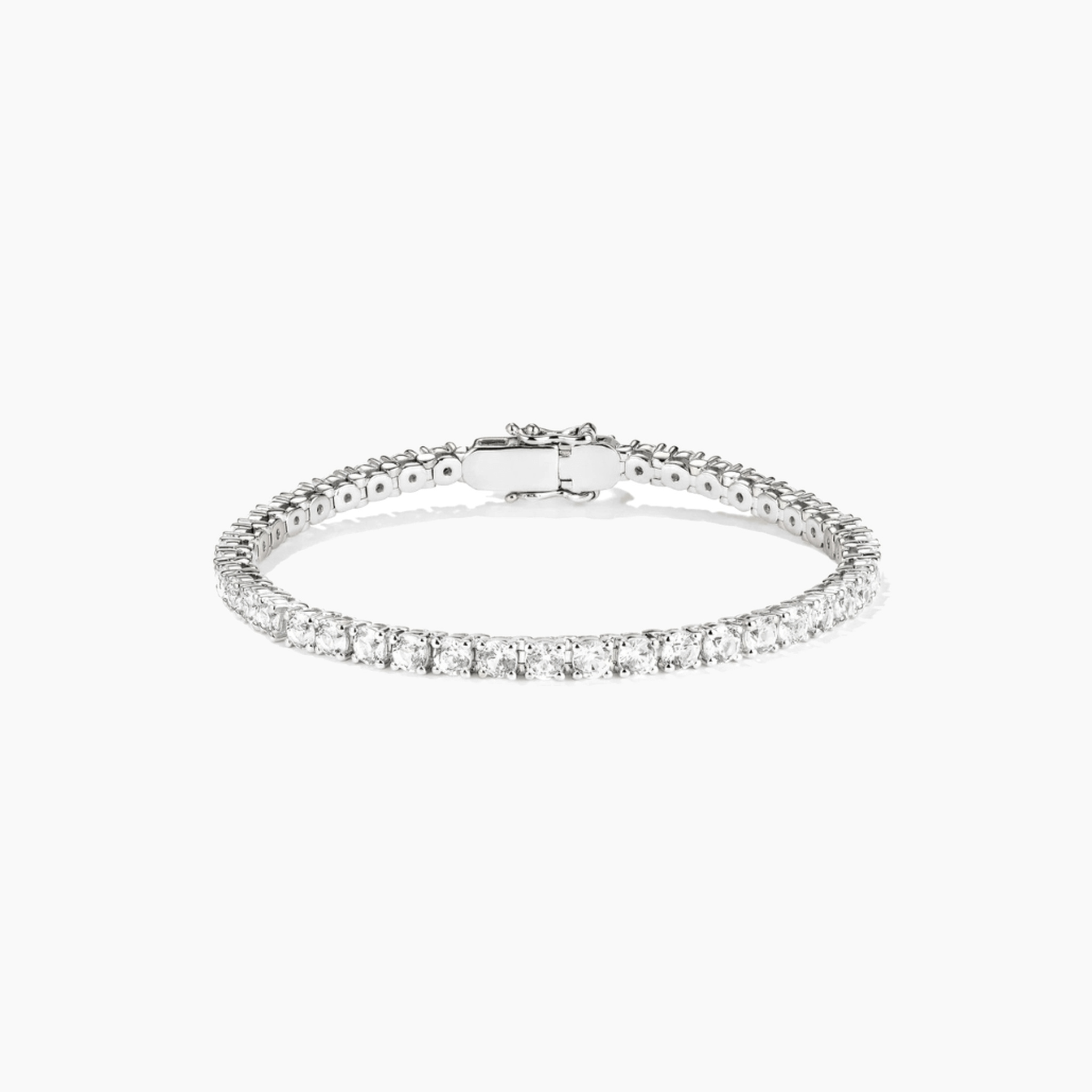 4 mm moissanite tennis bracelet in white gold vermeil, closed view.