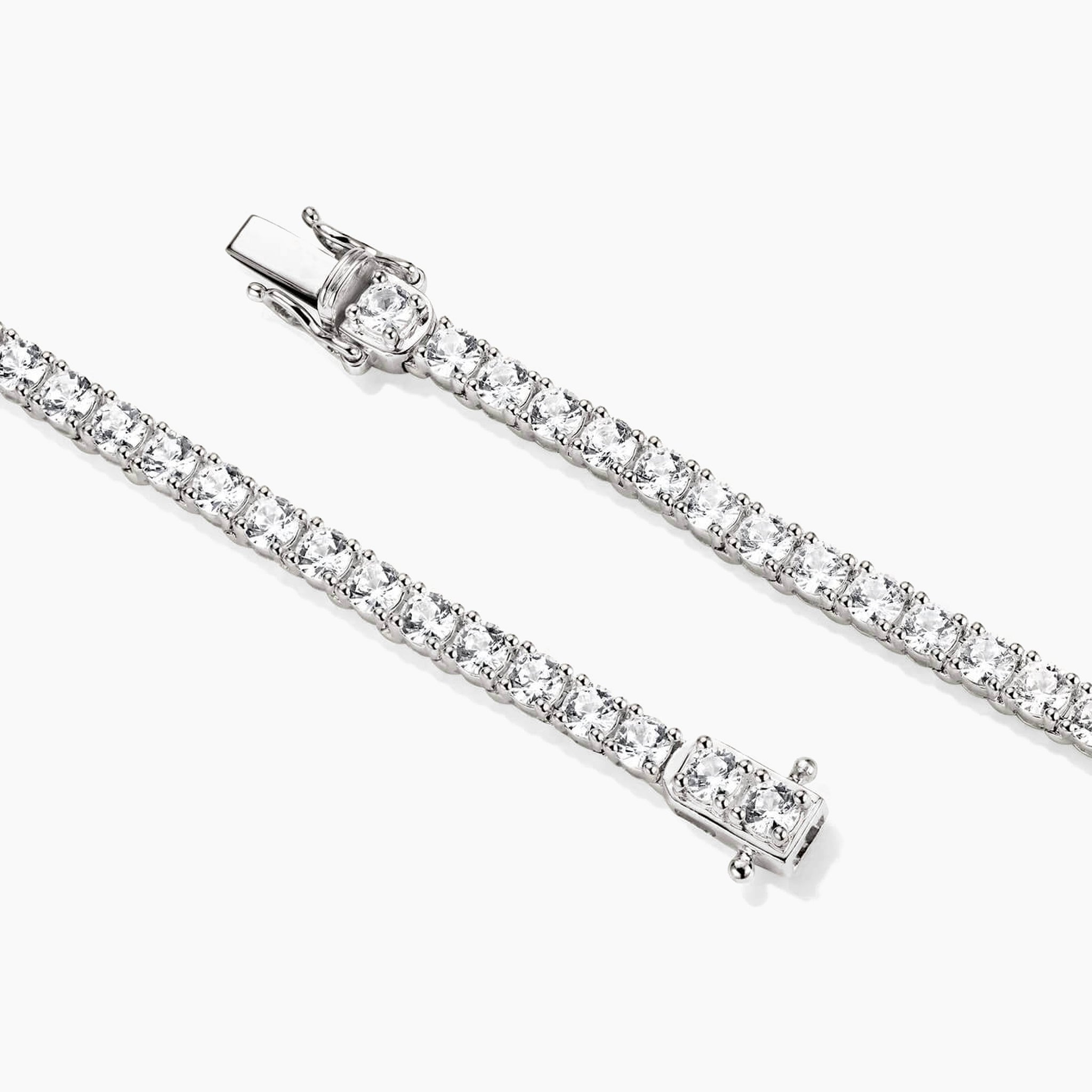 4 mm moissanite tennis necklace in white gold vermeil, clasp detail.
