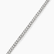 4 mm moissanite tennis necklace in white gold vermeil, close-up detail.