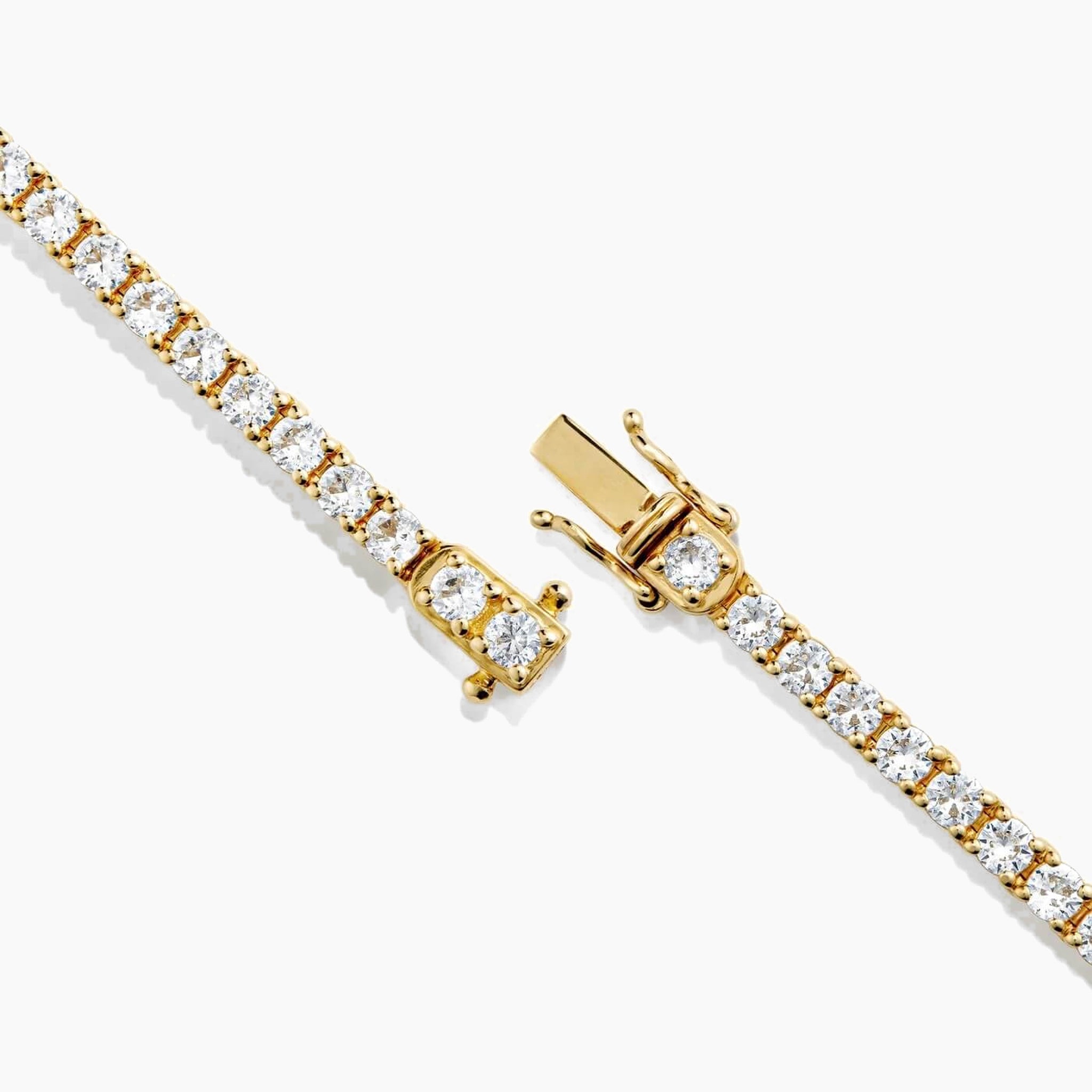 4 mm moissanite tennis necklace in yellow gold vermeil, clasp detail.