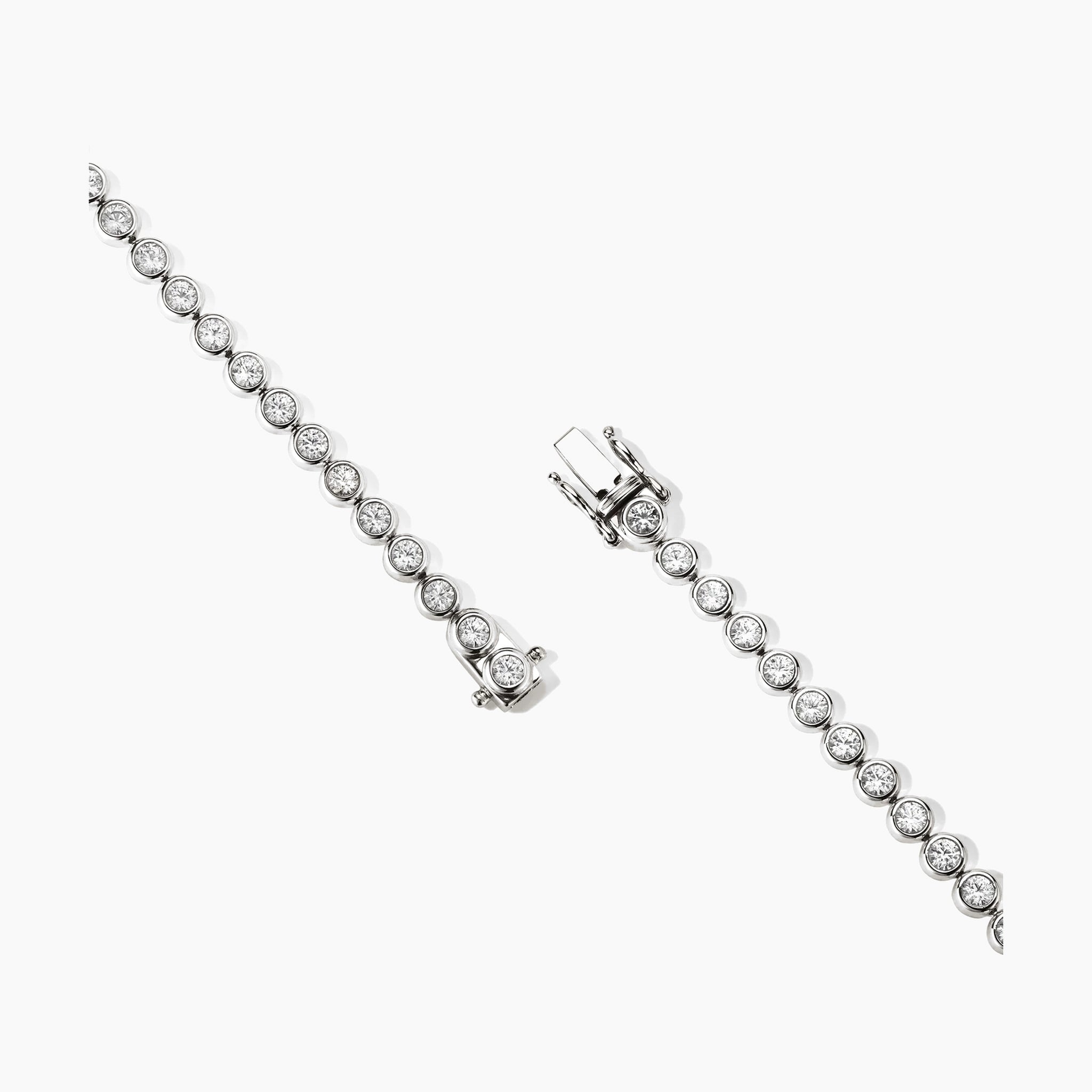 4 mm wide moissanite bezel tennis bracelet in white gold vermeil, clasp detail.