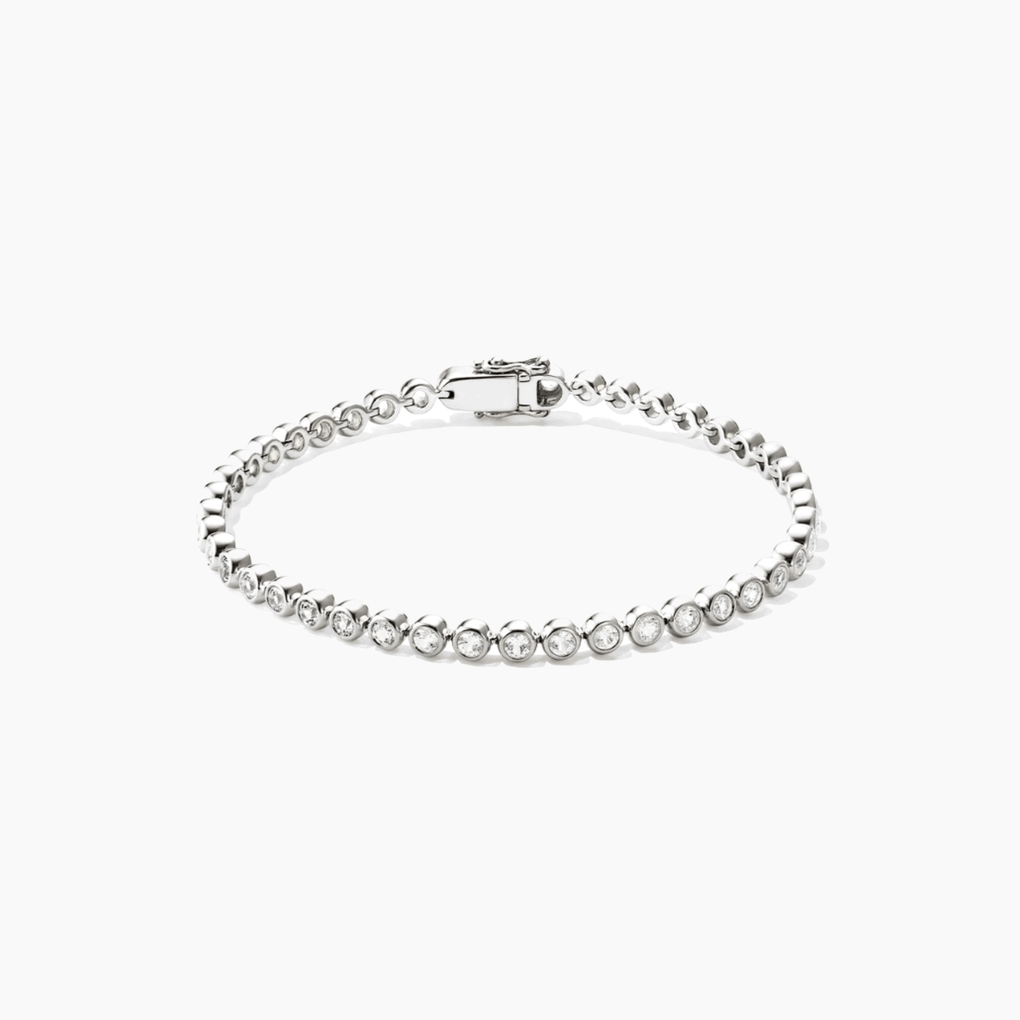 4 mm wide moissanite bezel tennis bracelet in white gold vermeil, closed view.
