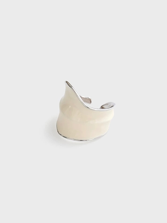 Enamel Leaf Figure Ring