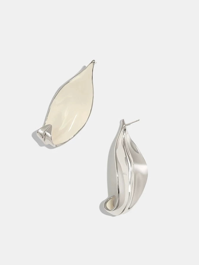 Enamel Leaf Figure Earrings