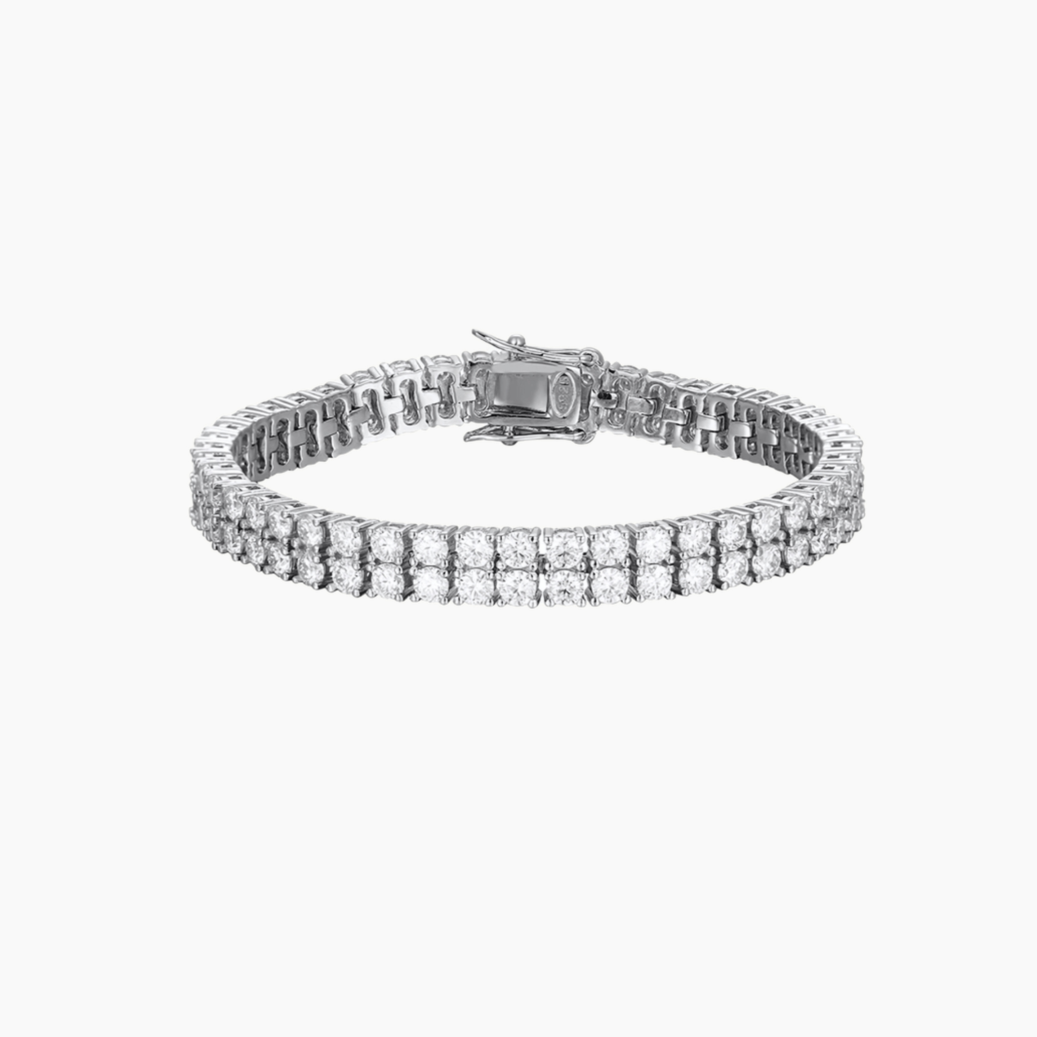 Double-row moissanite tennis bracelet in white gold vermeil, closed view.