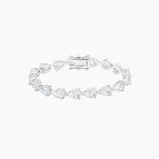 East-west pear-cut moissanite tennis bracelet in white gold vermeil, closed view.
