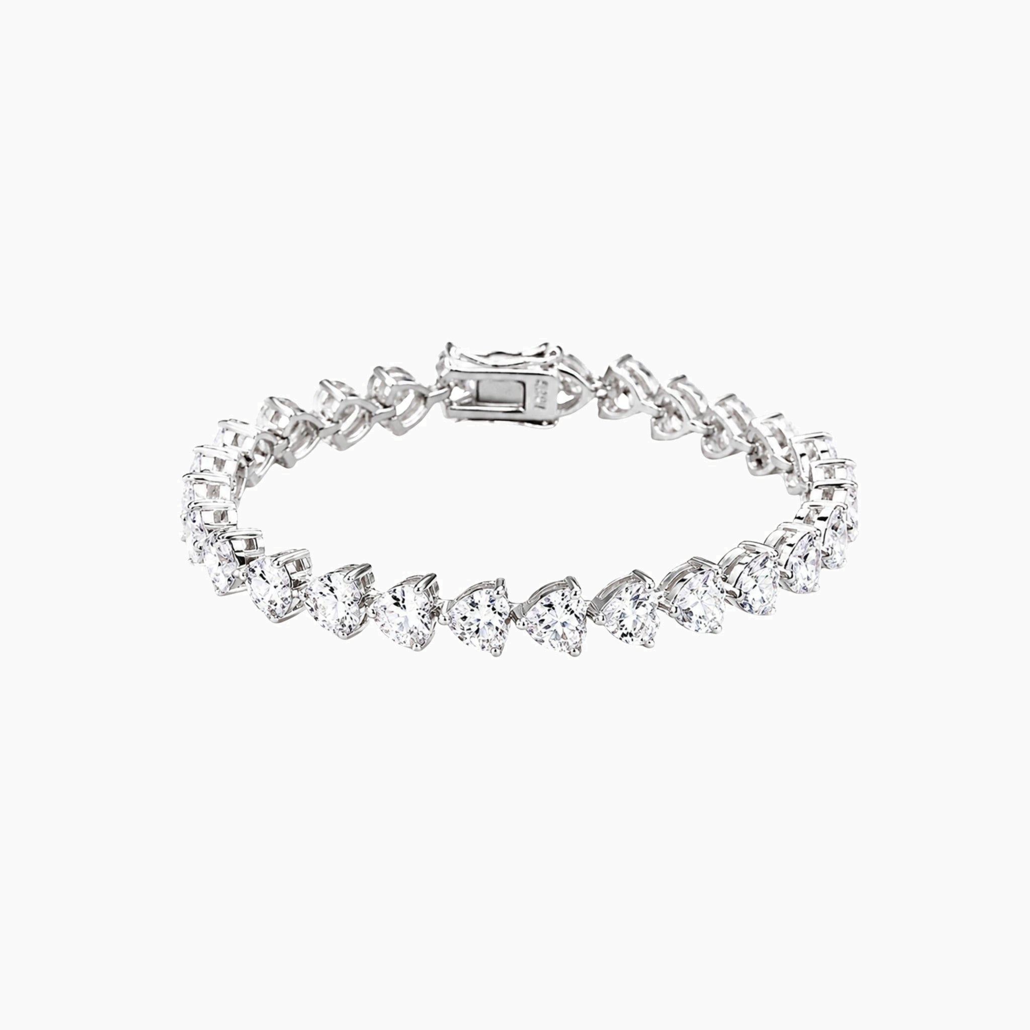 Heart-cut moissanite tennis bracelet in white gold vermeil, closed view.