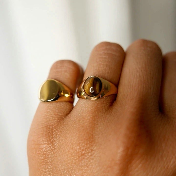 Round Signet Ring - Women&#39;s Rings - Someone &amp; HerOwn